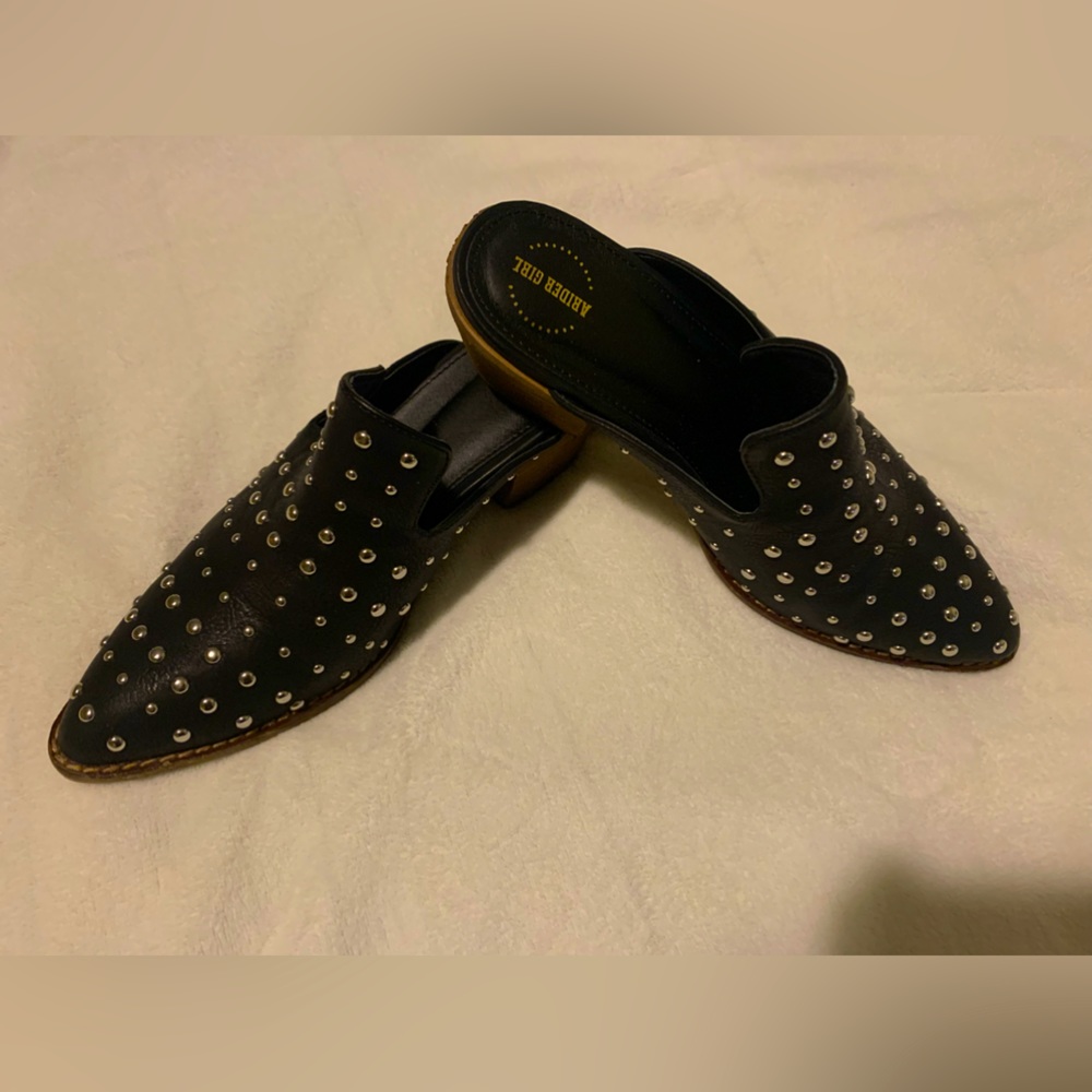 Arider girls mules size 8 black with chrome 3D rivets, good condition,